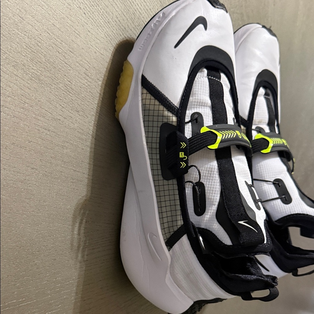 RARE Nike Air Zoom Traverse GS - FlyEase - Picture 2 of 6